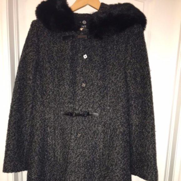 Long warm wool coat. Stylish and classy! - Picture 10 of 11